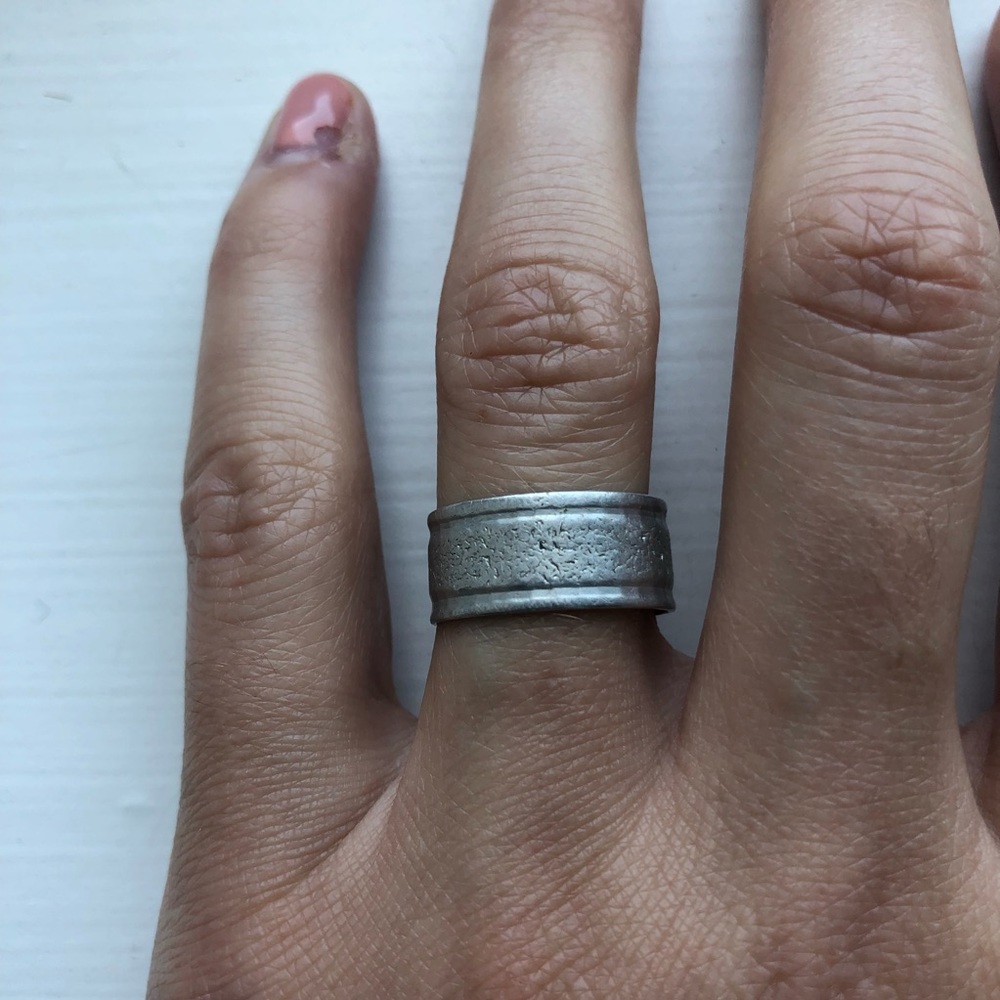 Boho chic vintage silver-colored tin ring - Picture 2 of 6